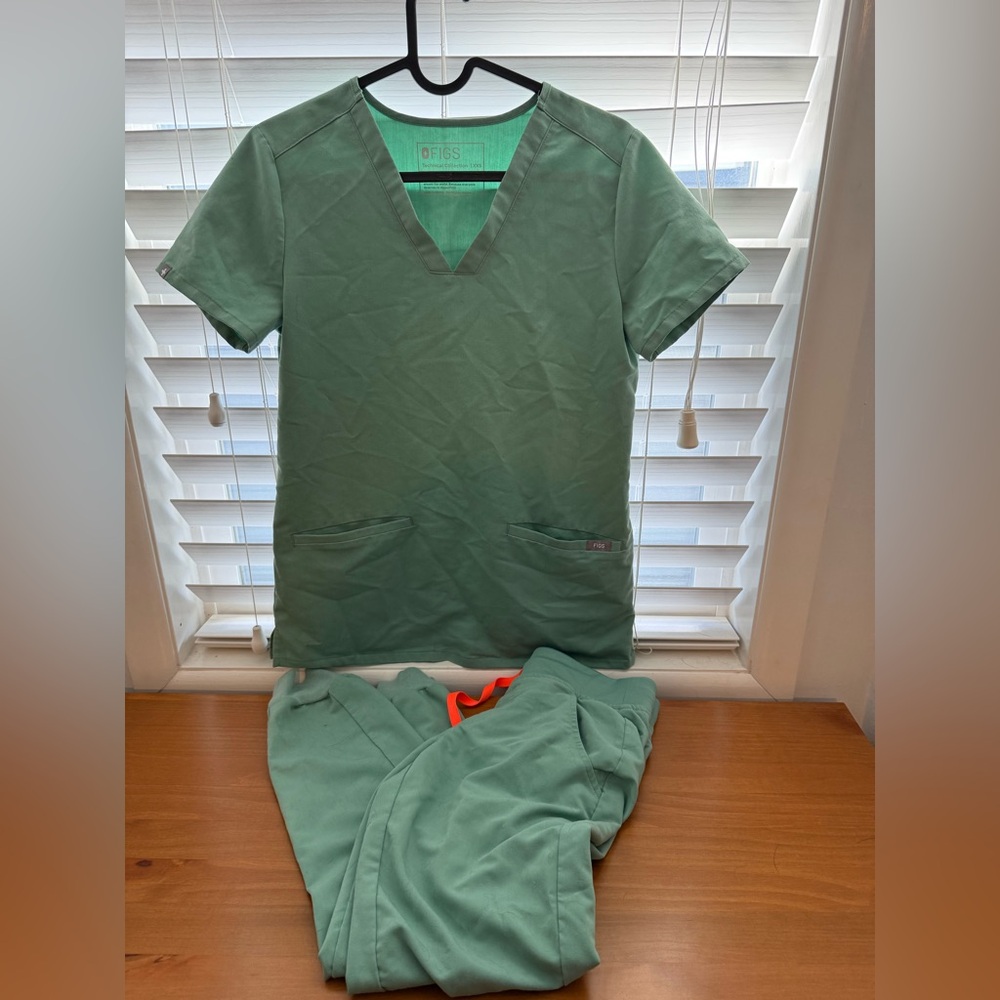 Figs Mint green xxs set. Zamora joggers and casma top